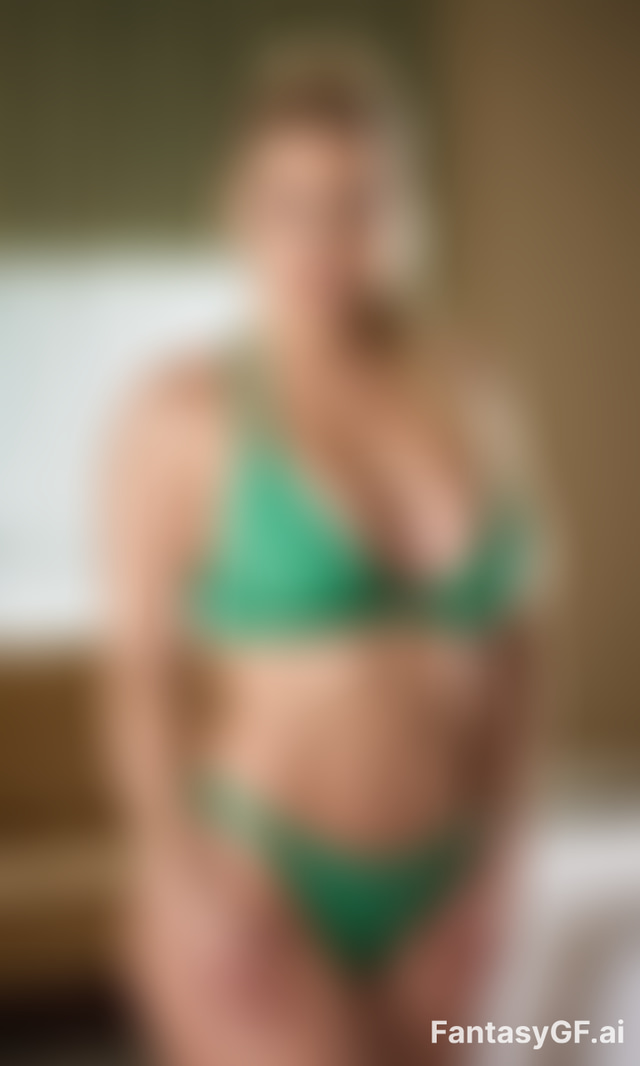 Yasmine Khan image