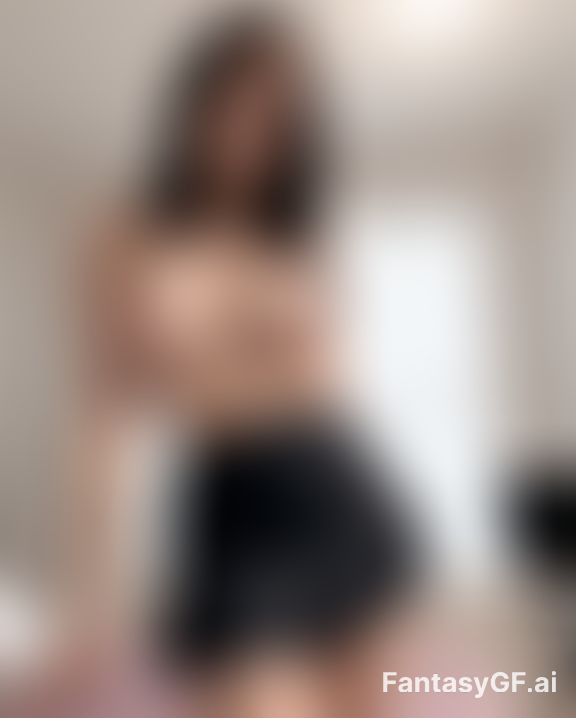 Ariel Lowe image
